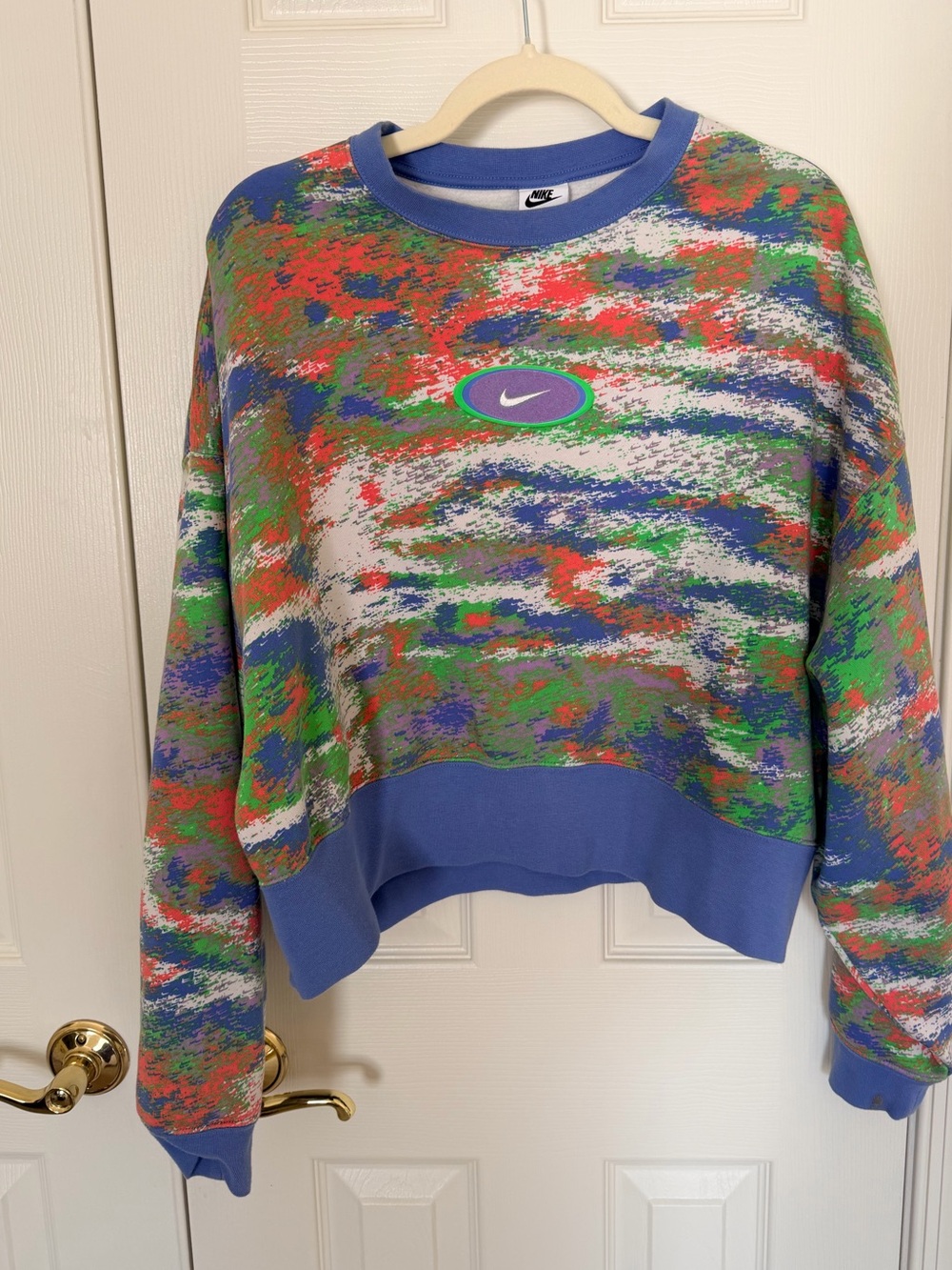 Nike Women's Multicolor Abstract Cropped Crewneck Sweatshirt